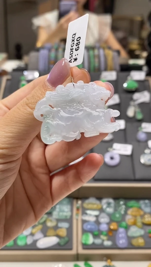 颈饰未镶嵌翡翠龙