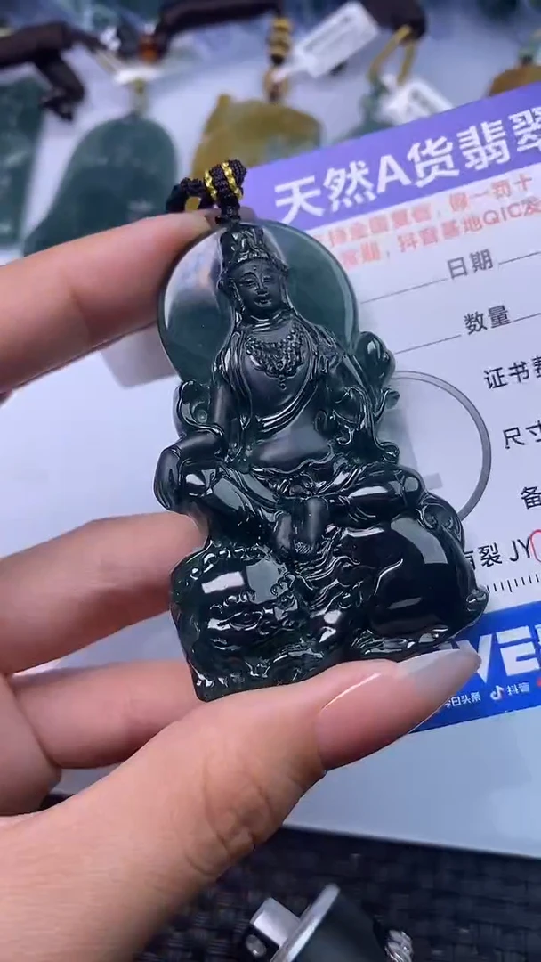 颈饰未镶嵌翡翠中**读