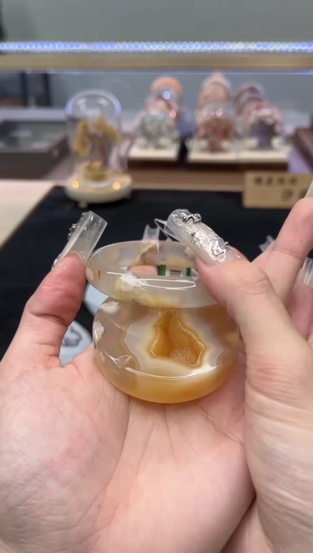 石英质玉手镯未镶嵌55圈口