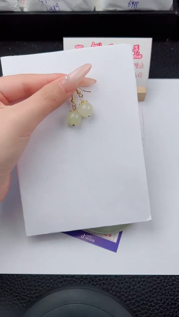 未镶嵌石英质玉耳坠碎玉微色差T黄