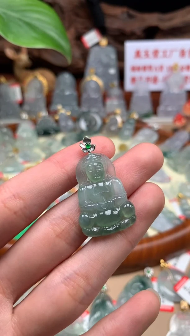 【闪购商品】翡翠颈饰18K金镶嵌观音