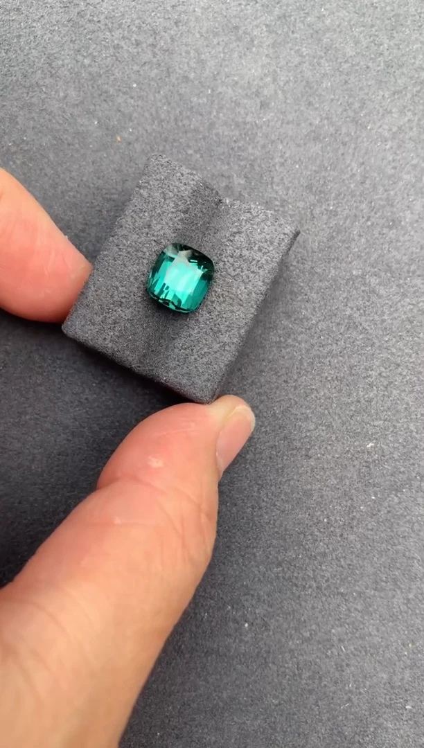 【闪购商品】碧玺裸石未镶嵌3.7ct拉贡碧玺