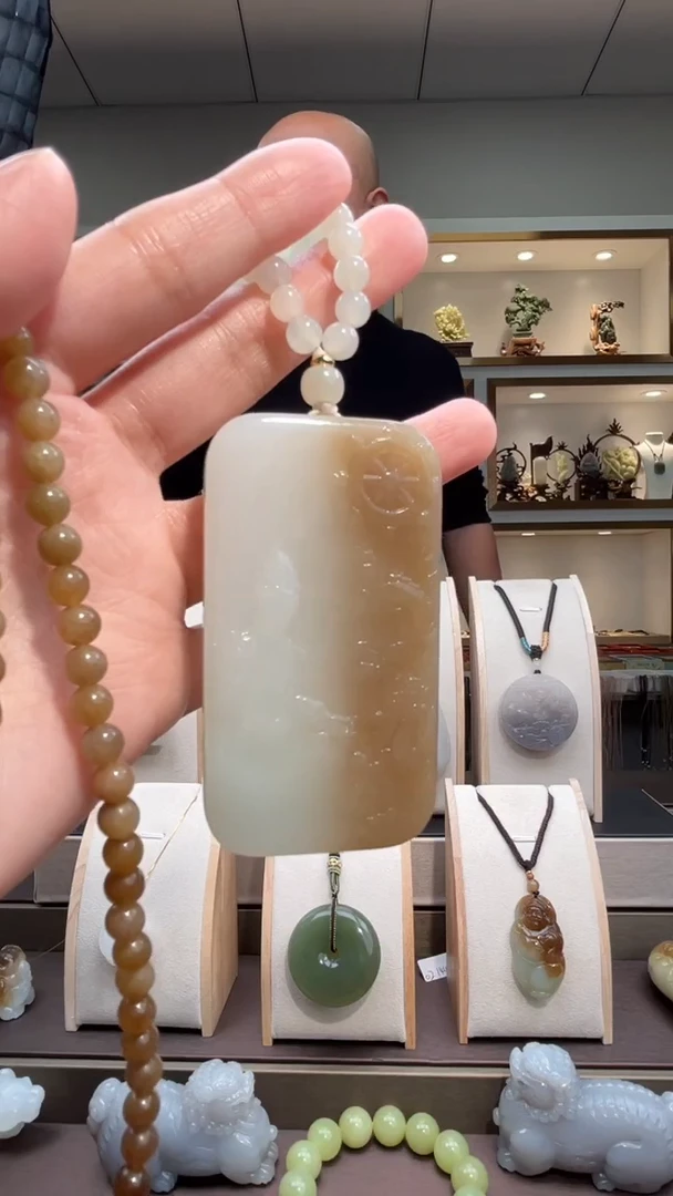 颈饰未镶嵌和田玉苏