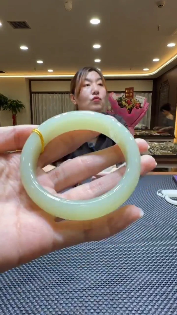 颈饰未镶嵌和田玉手镯60