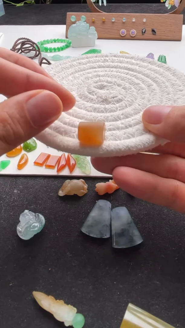 定制翡翠未镶嵌6500黄桶珠未打孔