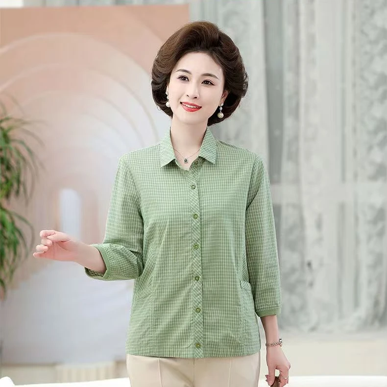大码中老年女装妈妈夏装七分袖格子衬衫纯棉老人奶奶开衫洋气上衣
