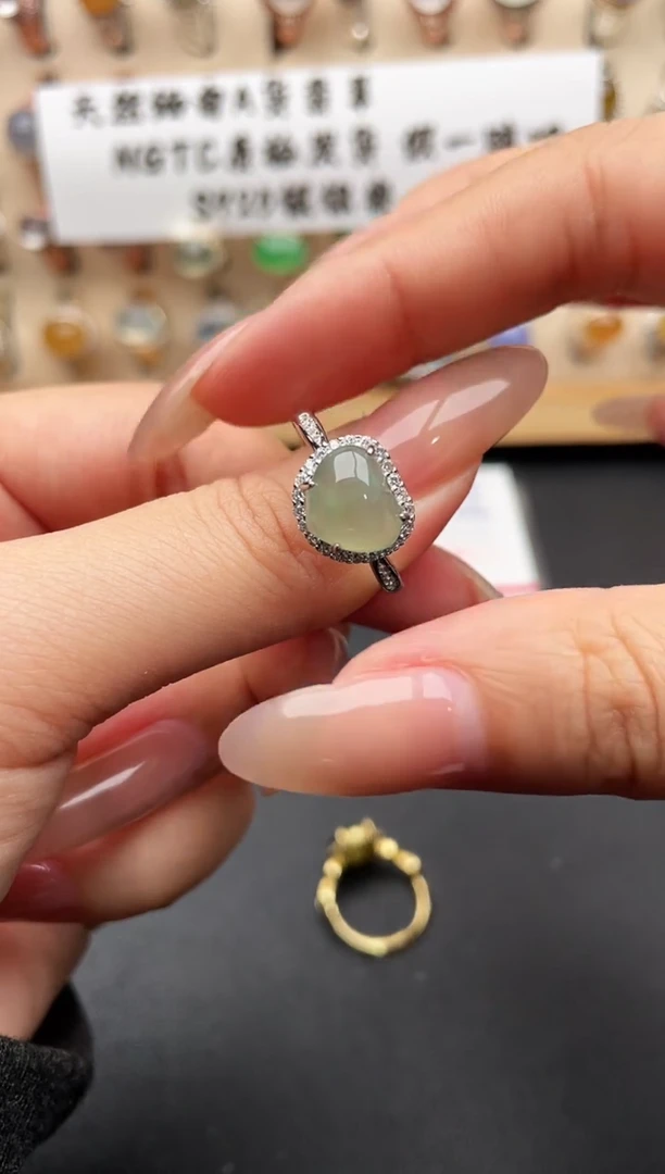 银S925镶嵌戒指翡翠一物一证一礼盒