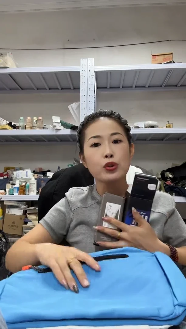 PU上车啦 宝宝们抓紧时间去下方链接拍吧发两瓶香薰