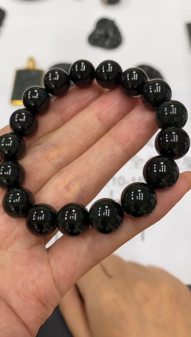 未镶嵌挂件翡翠302561    多人