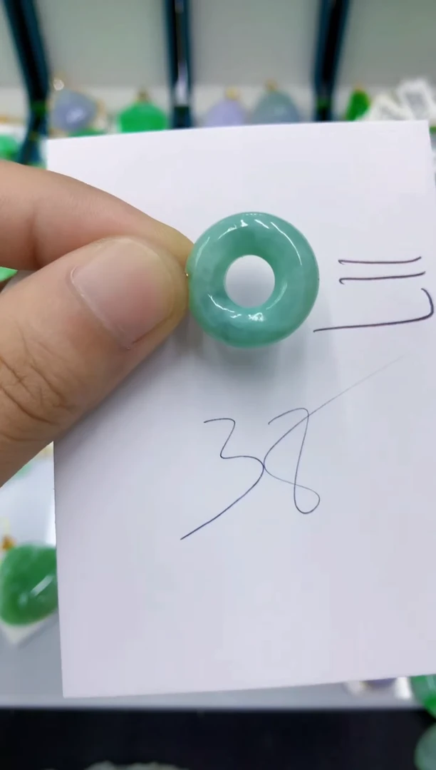 翡翠18K金镶嵌颈饰翡翠