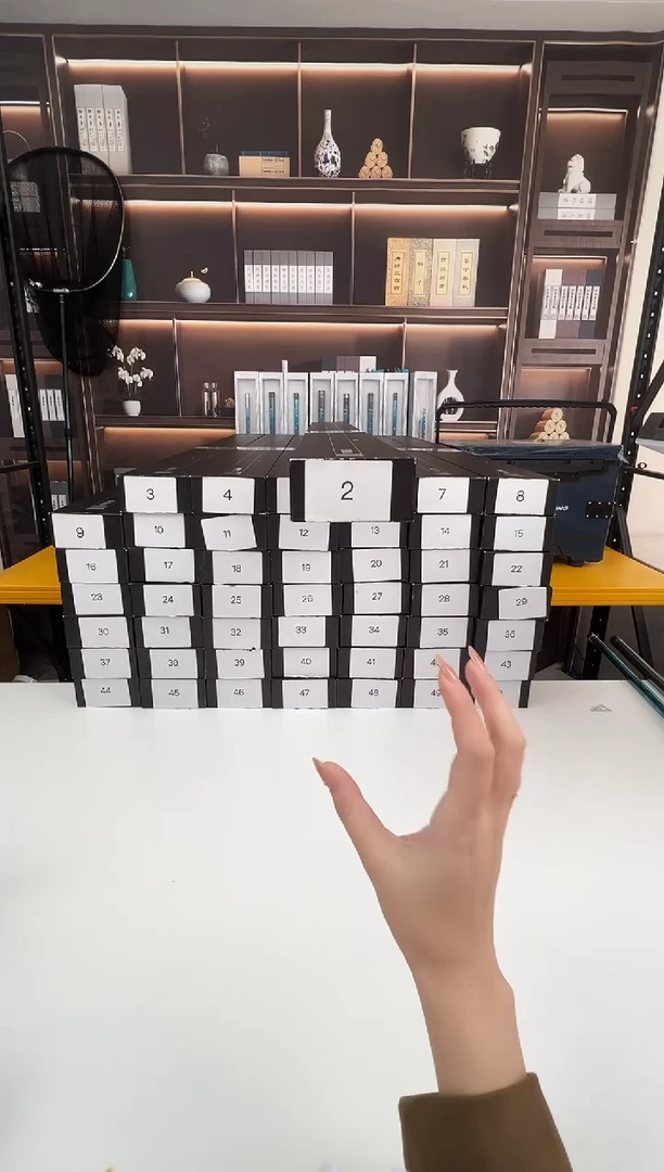 碳素1.8m以下2号鱼竿钓箱随机出