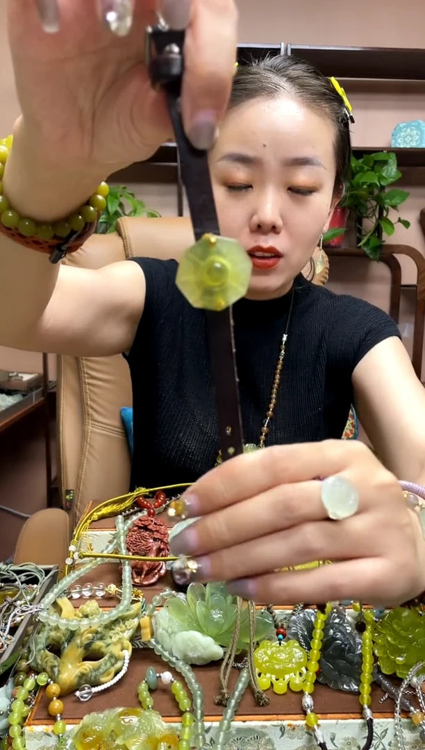 未镶嵌岫玉吊坠·