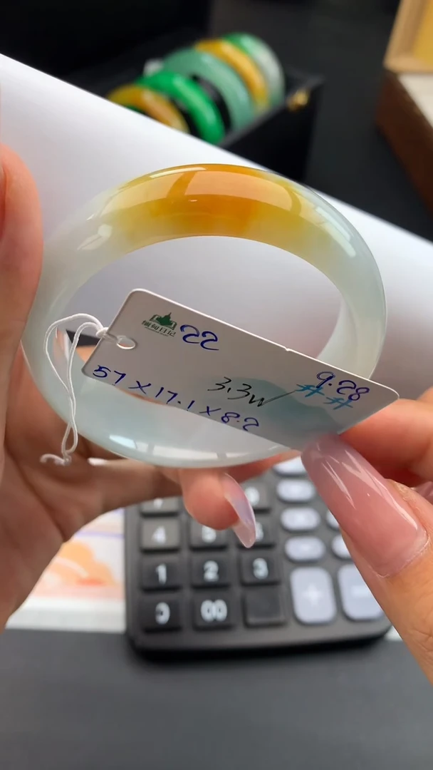 未镶嵌手镯翡翠自带#送人#，联系客服核对地址~