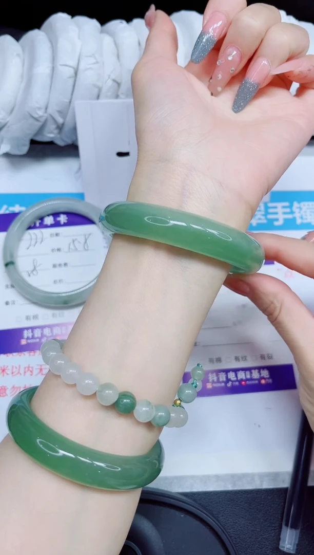 石英质玉手镯未镶嵌223.