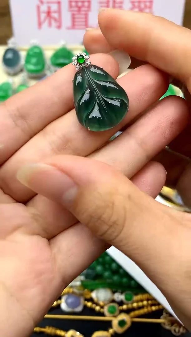 颈饰18K金镶嵌翡翠338 -中国好珍宝