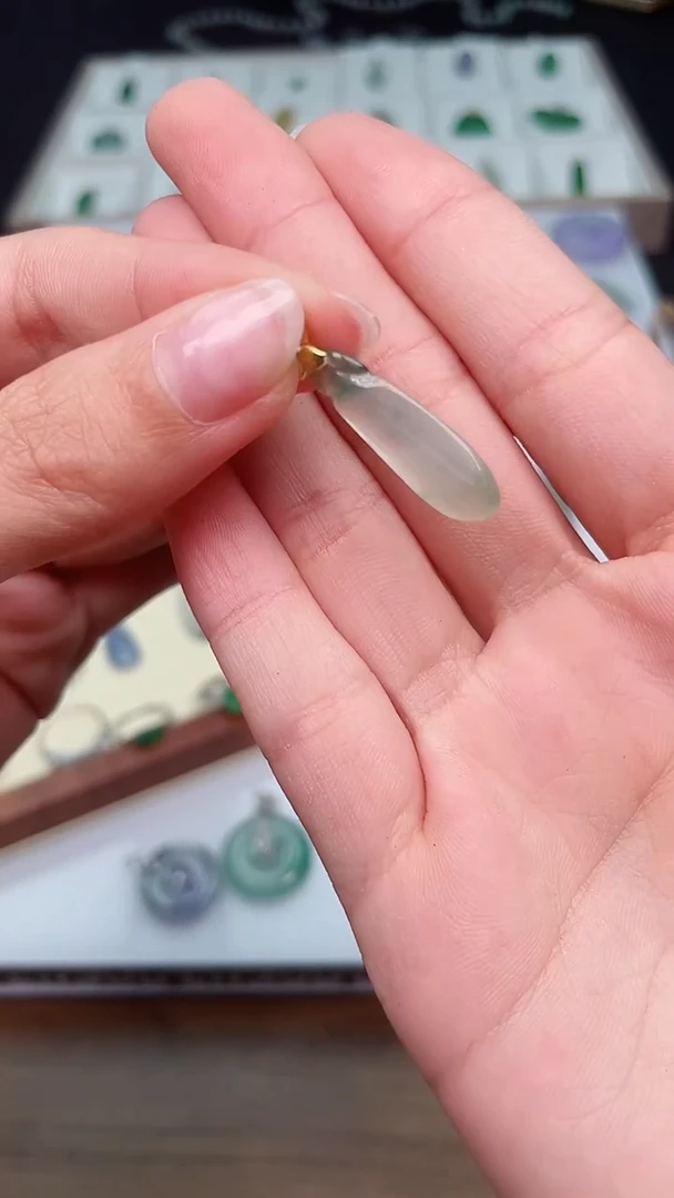 项链18K金镶嵌翡翠51福瓜