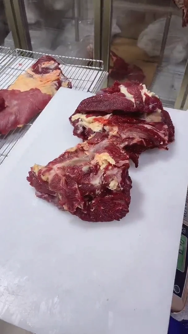12个月中国大陆食用农产品媛*牛腿肉5.4斤、吊笼2.9斤
