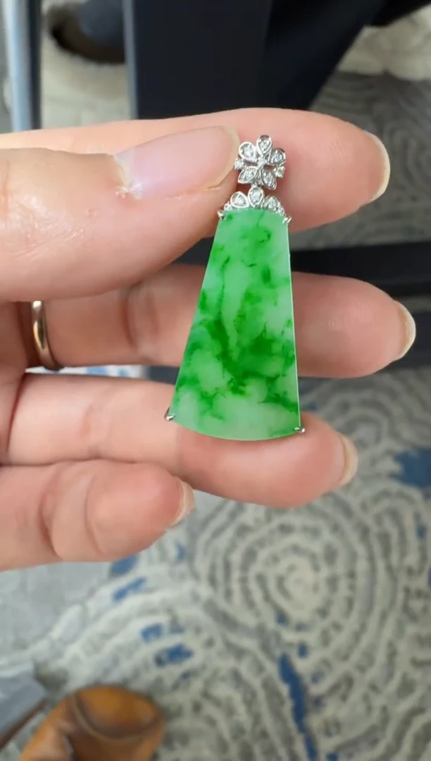 【闪购商品】翡翠颈饰18K金镶嵌缅甸翡翠A货吊坠