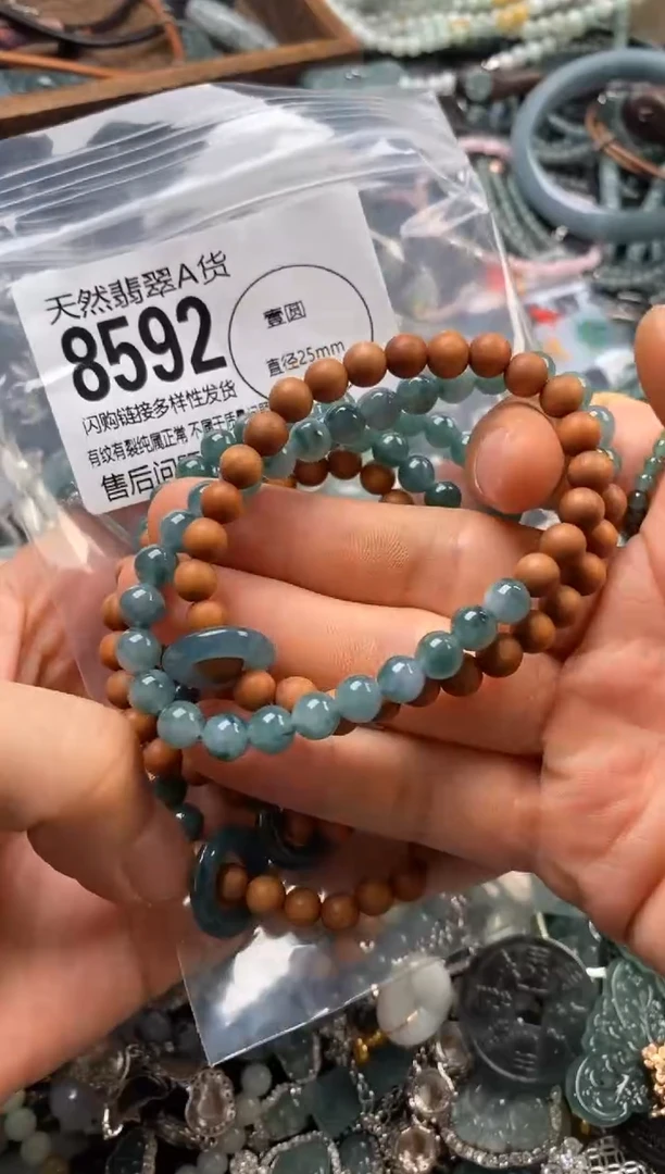 翡翠未镶嵌颈饰多样性发其一8592