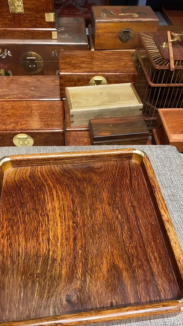 【闪购商品】花梨木类木艺茶盘一个