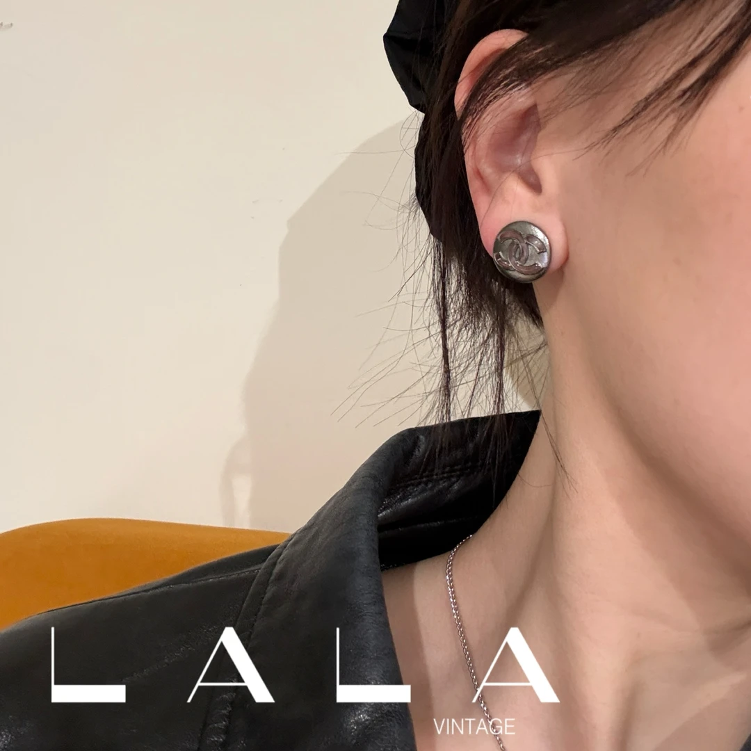 95新 Chanel/香奈儿 Chanel 枪灰色透明双C耳夹｜1857