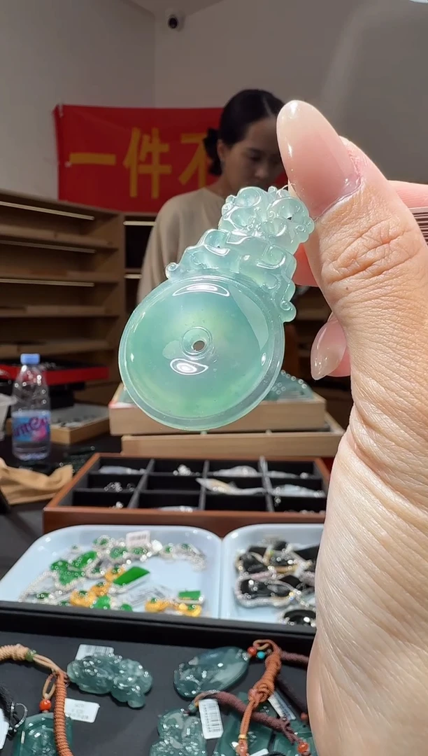 吊坠(不含链)未镶嵌翡翠平安扣