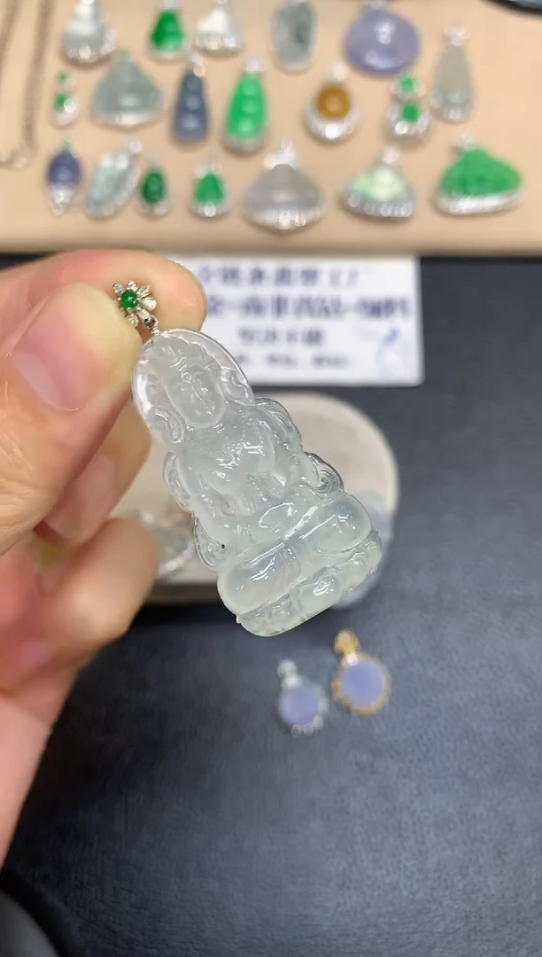 颈饰18K金镶嵌翡翠晋*观音【无服务费【48小时鉴赏期】