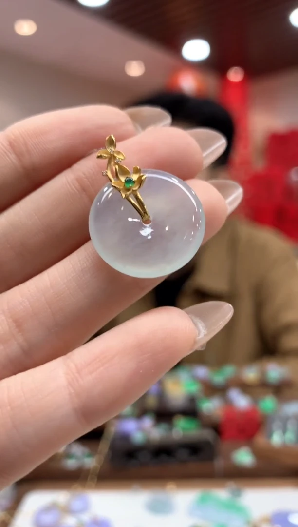 【闪购商品】翡翠吊坠(不含链)18K金镶嵌平安扣