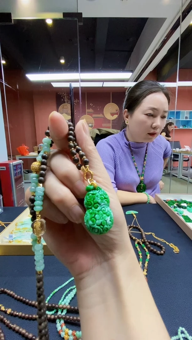 颈饰未镶嵌翡翠吊坠