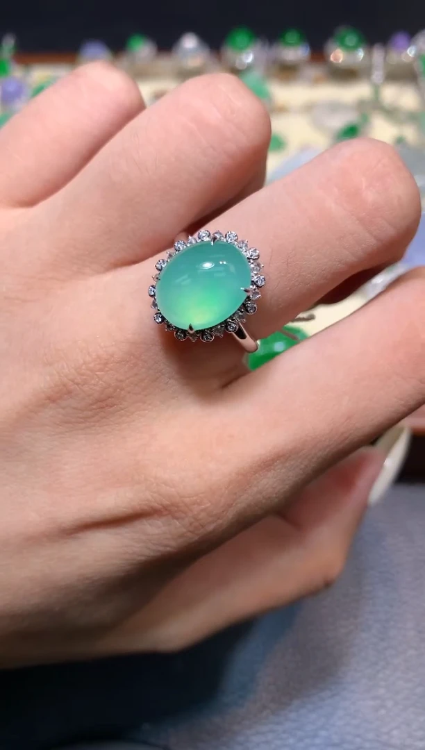 18K金镶嵌戒指翡翠1