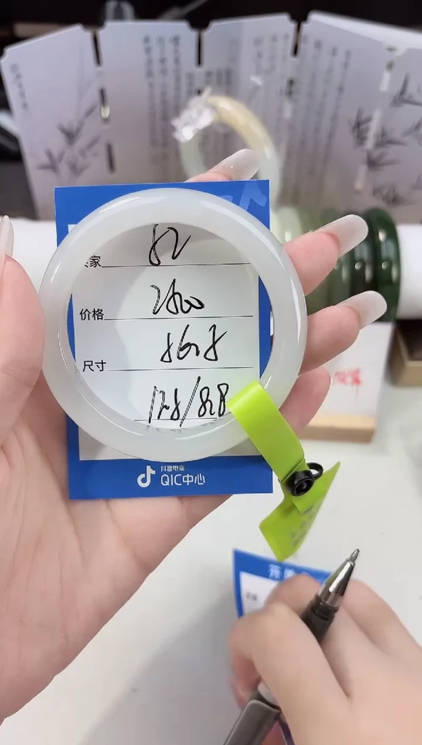 未镶嵌手镯和田玉52白月光