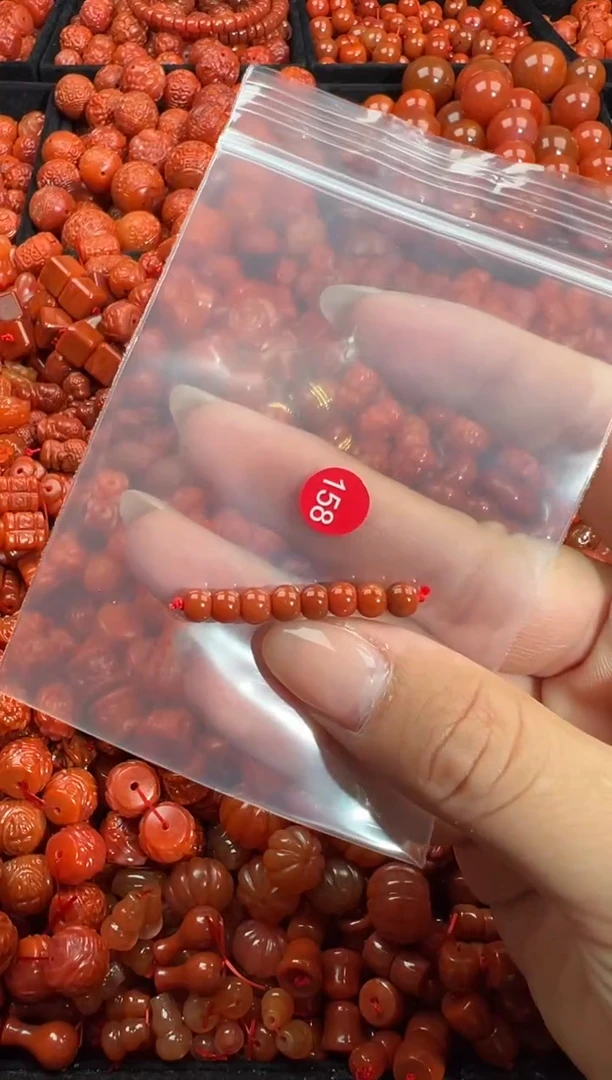 南红玛瑙未镶嵌颈饰1