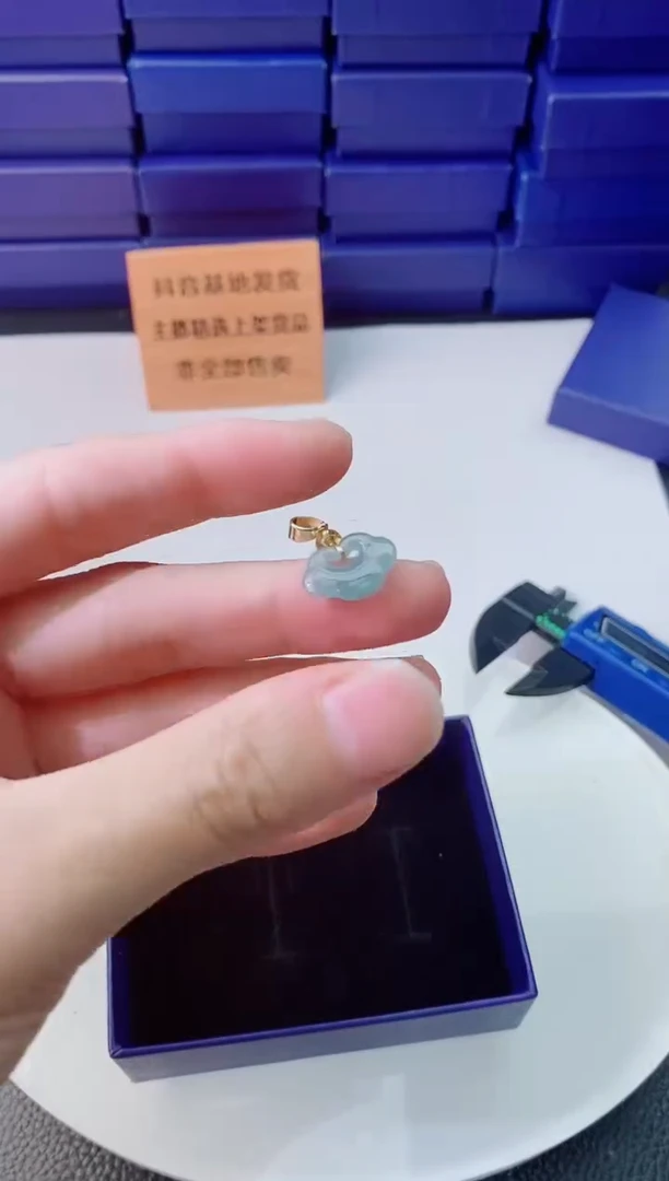 翡翠未镶嵌颈饰1111111111