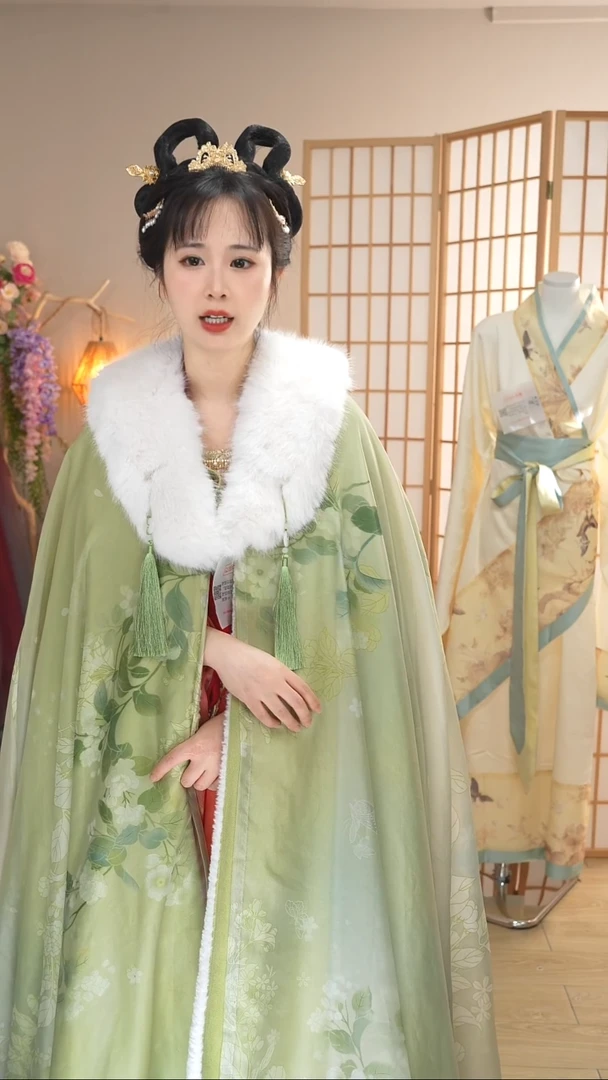 绿色斗篷带毛领 特价不退换 拍下备注尺码