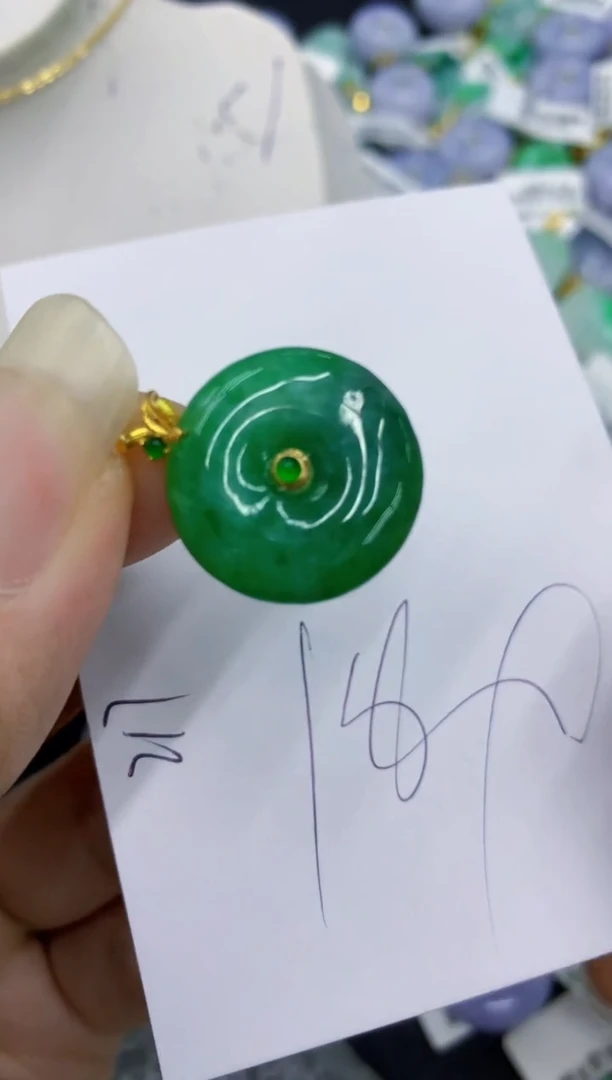 翡翠18K金镶嵌颈饰11111111111