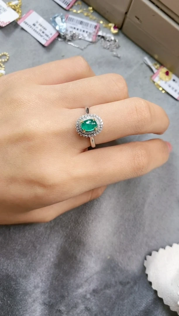 戒指18K金镶嵌祖母绿·