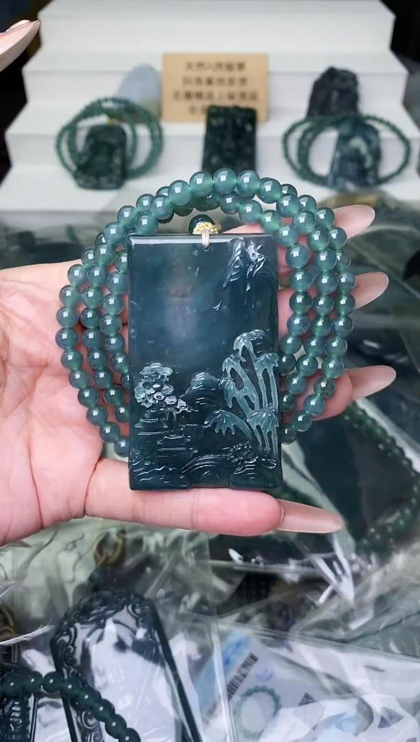 颈饰未镶嵌翡翠