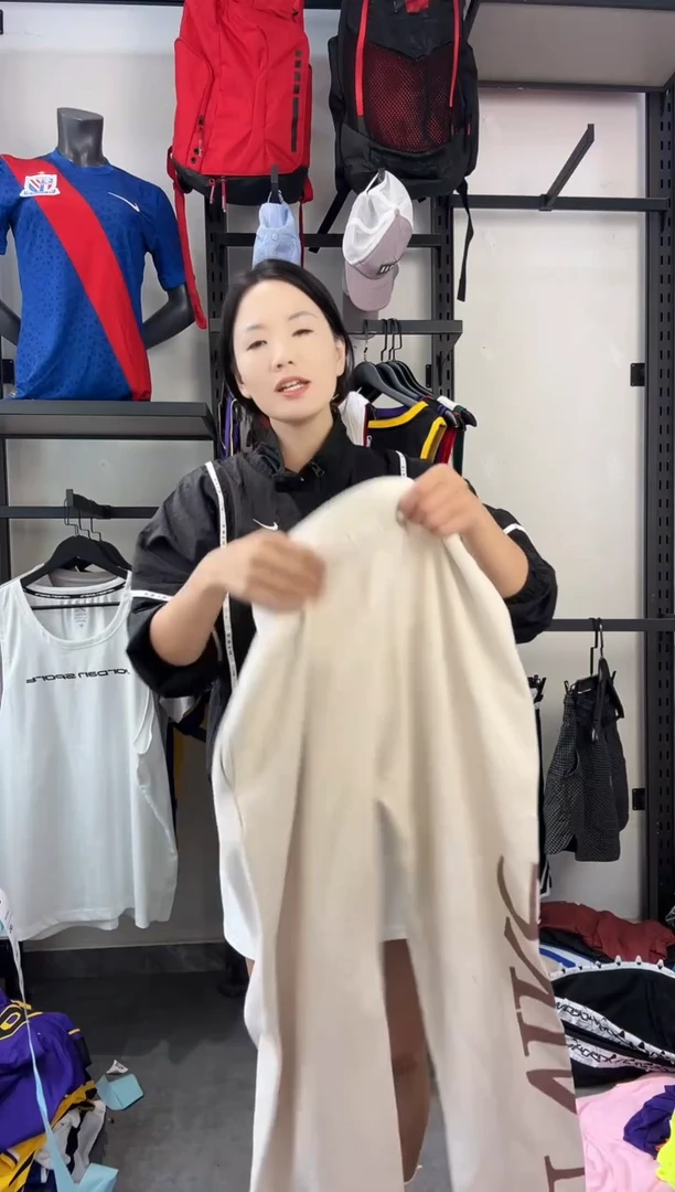 141编码 瑕疵款直播间过款为准 尺码S