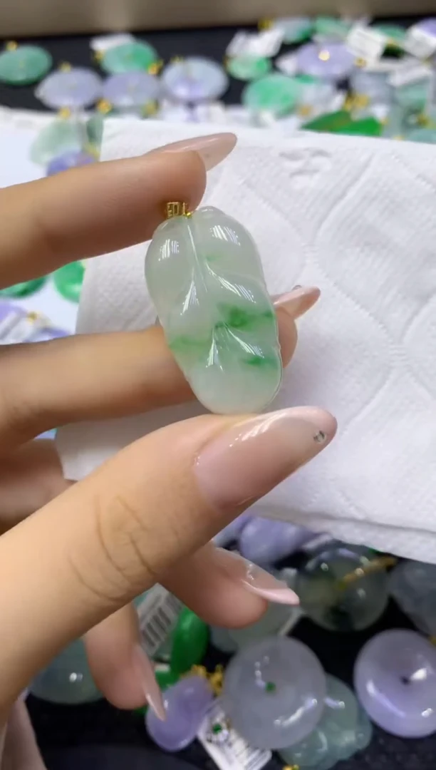 颈饰18K金镶嵌翡翠天然缅甸翡翠A货