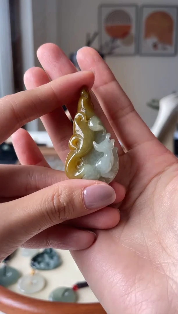 【闪购商品】翡翠颈饰未镶嵌九尾狐