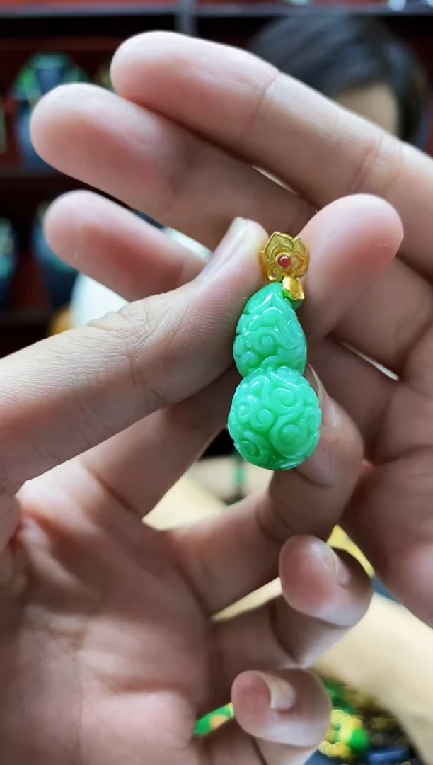 颈饰未镶嵌翡翠吊坠