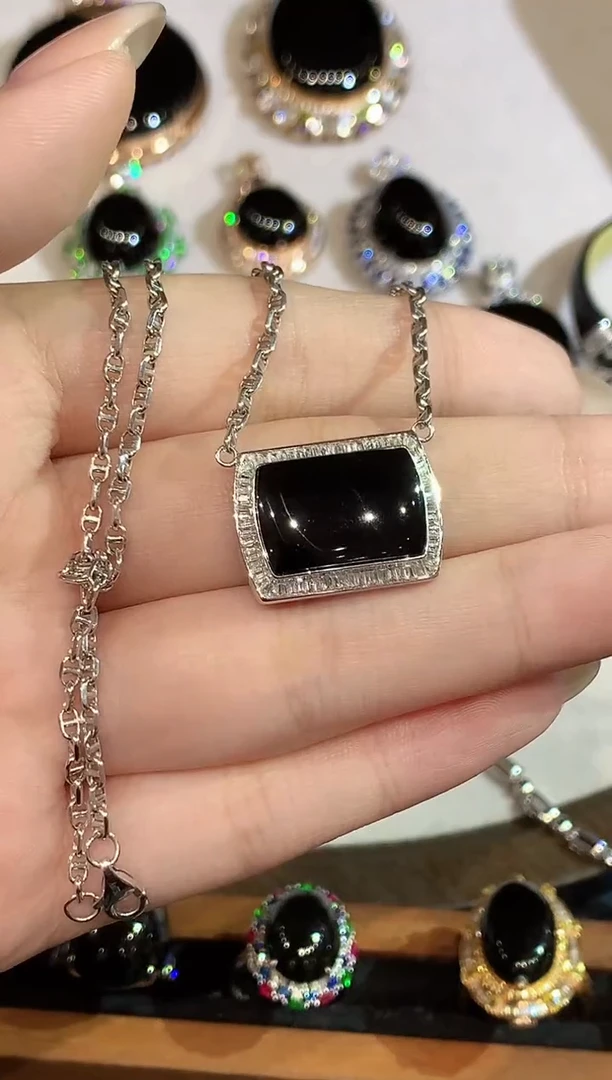 吊坠(不含链)18K金镶嵌翡翠GQY多样性发其一