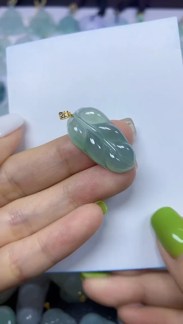 翡翠18K金镶嵌颈饰挂件