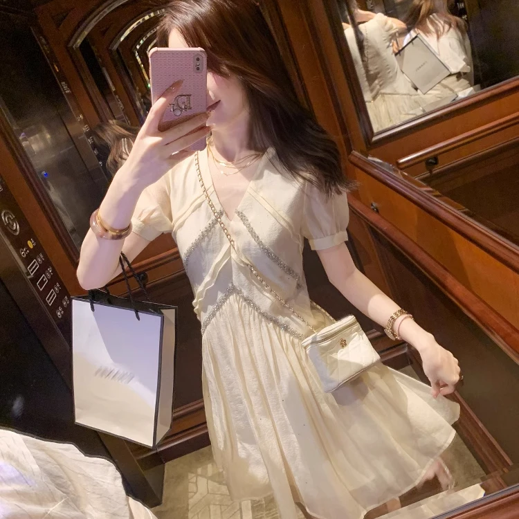 鱼兔子的兔子25年夏季新款通勤风纯色连衣裙小众裙子显瘦白色时尚