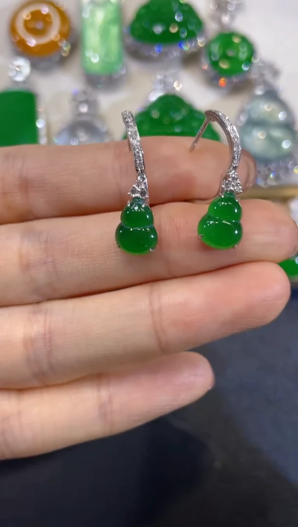 颈饰18K金镶嵌翡翠团购10