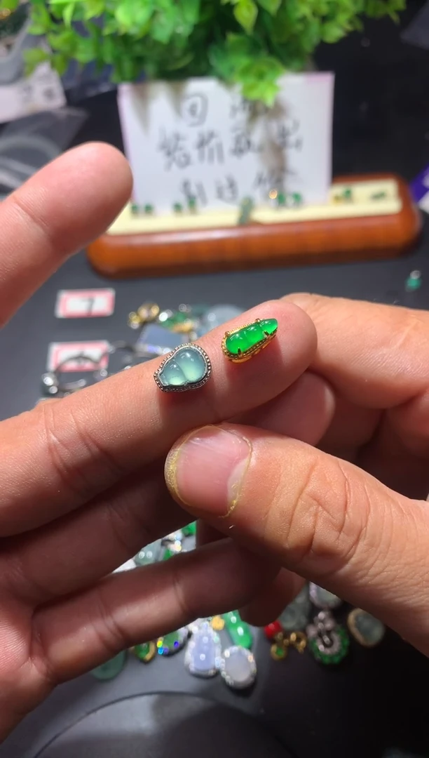 吊坠(不含链)银S925镶嵌翡翠R****娃1