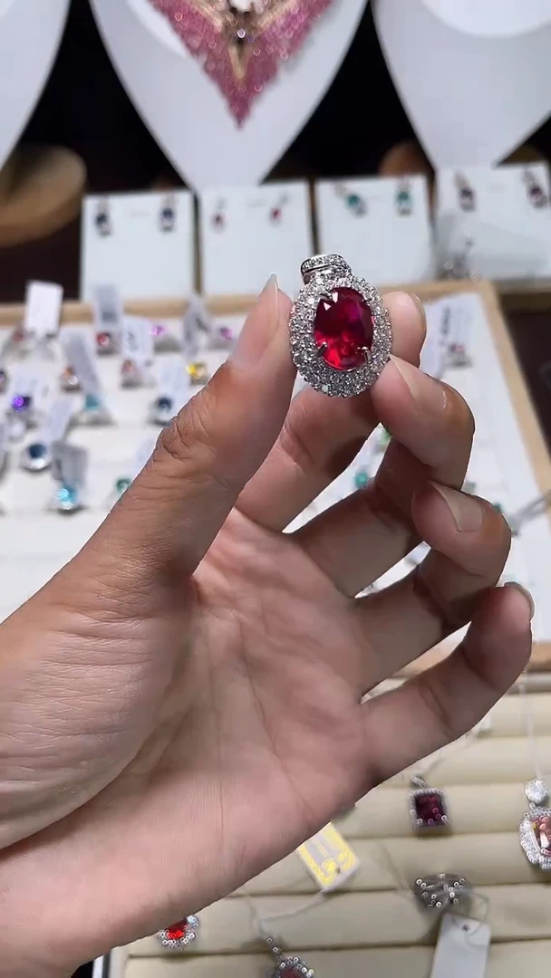 合金实验室培育钻石红宝吊坠