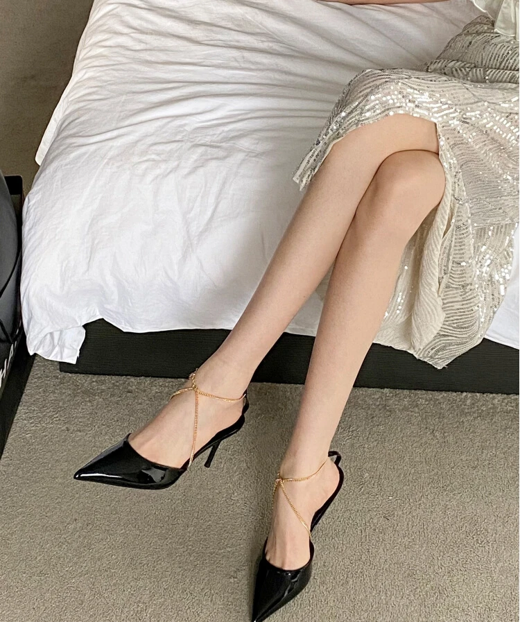 港风真皮链条高跟鞋单鞋女2025春女人味黑色尖头包头交叉绑带凉鞋