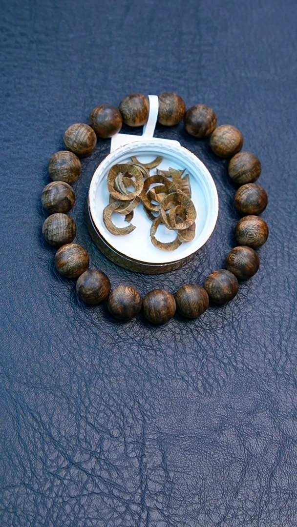 沉香手串華?1.1泰国登流眉单圈12克+