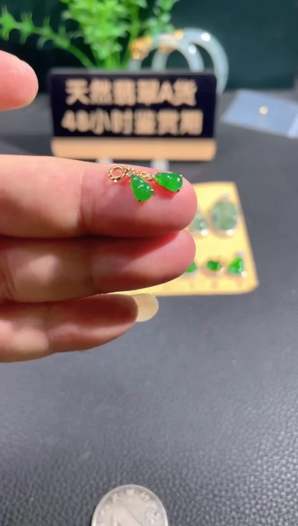 翡翠18K金镶嵌颈饰翡翠